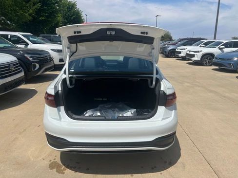 New 2026 Volkswagen Jetta SE FWD image 9