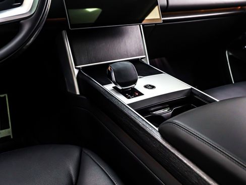 Used 2024 Land Rover Range Rover SE image 7