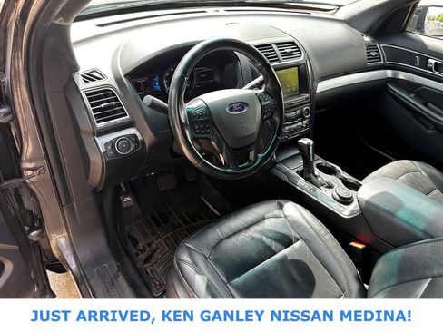 Used 2016 Ford Explorer XLT w/ Equipment Group 202A AWD/4WD image 9