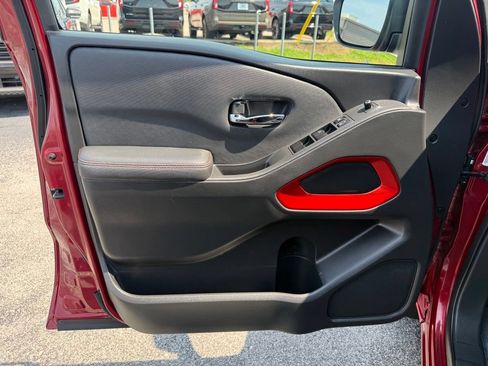 Used 2024 Nissan Frontier Pro-X RWD image 7