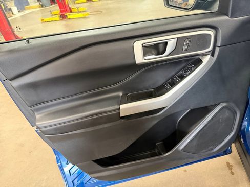 Used 2022 Ford Explorer XLT AWD/4WD image 27