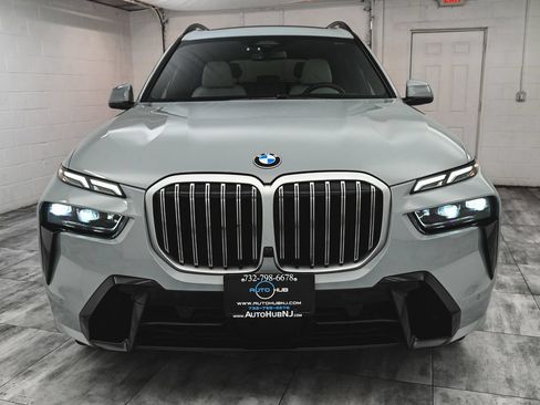 Used 2024 BMW X7 xDrive40i w/ M Sport Package AWD/4WD image 2