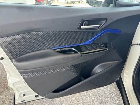 Used 2020 Toyota C-HR XLE FWD image 15
