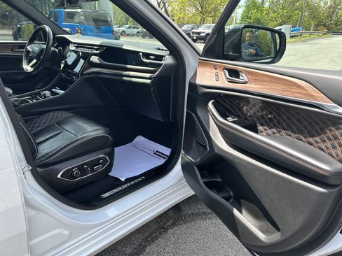 Certified 2022 Jeep Grand Cherokee Summit w/ Advanced Protech Group IV AWD/4WD image 12