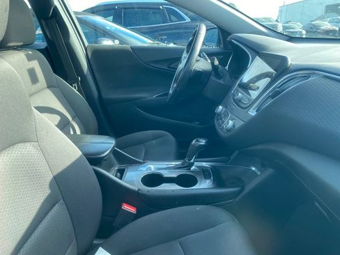Used 2018 Chevrolet Malibu LT FWD image 7