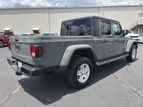 Used 2021 Jeep Gladiator Overland w/ Popular Equipment Package AWD/4WD image 6