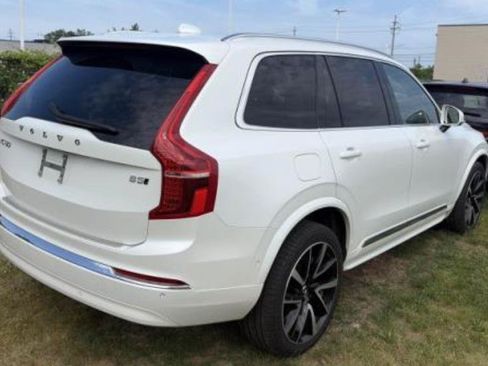 Used 2024 Volvo XC90 B5 Plus w/ Protection Package Premier AWD/4WD image 3