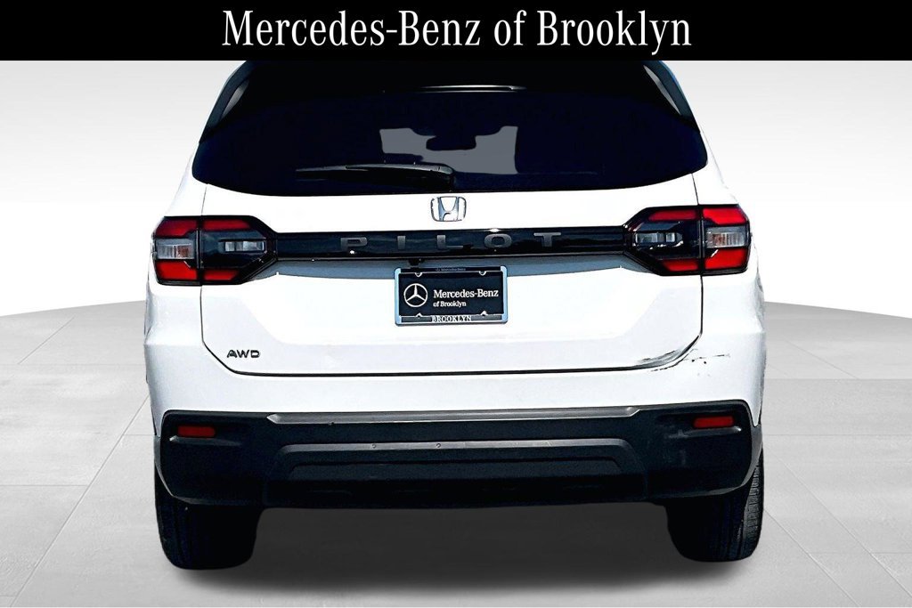 Used 2023 Honda Pilot LX image 4