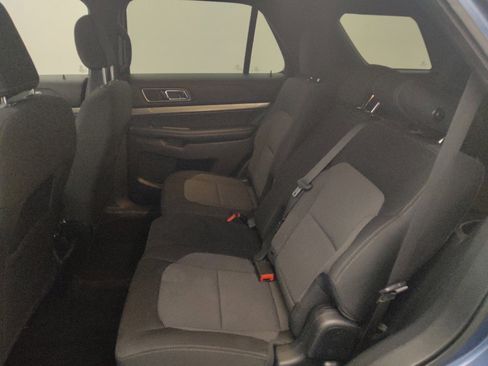 Used 2018 Ford Explorer XLT FWD image 18