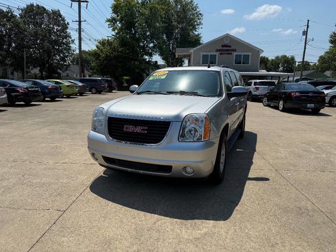 Used 2014 GMC Yukon XL SLT image 1
