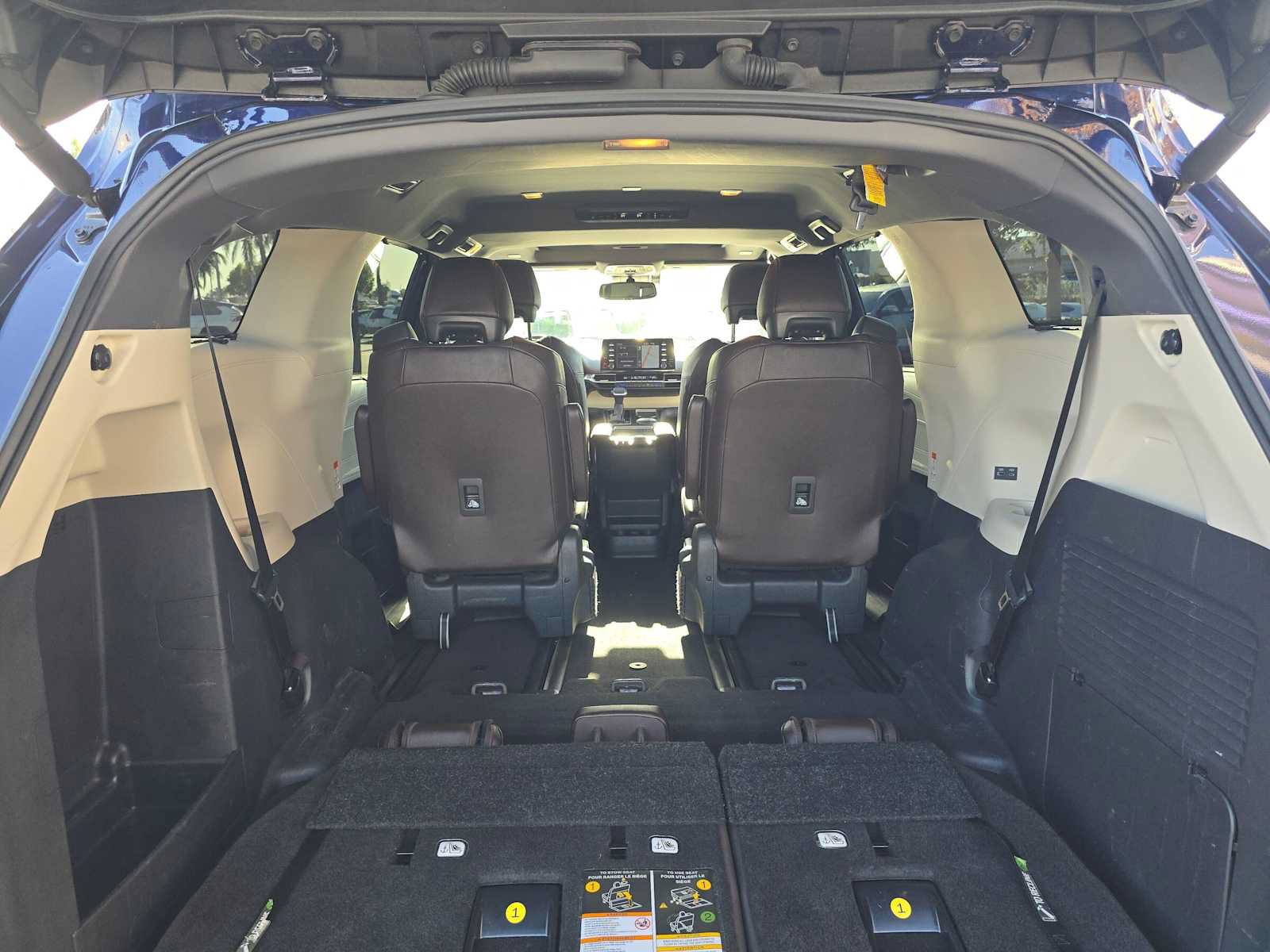 Used 2023 Toyota Sienna Platinum FWD image 17