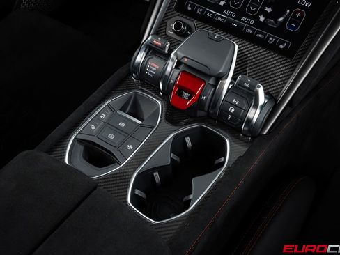Used 2024 Lamborghini Urus Performante AWD/4WD image 37