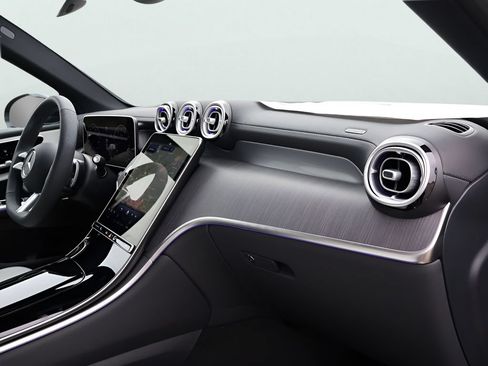 Certified 2026 Mercedes-Benz GLC 300 4MATIC image 11