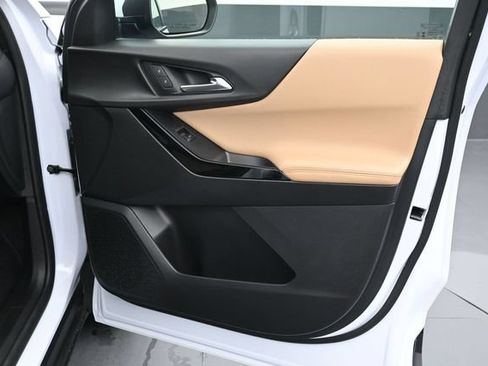 Used 2026 Chevrolet Equinox ACTIV w/ Convenience Package III FWD image 11