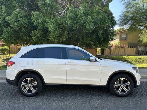 Used 2017 Mercedes-Benz GLC 300 SUV image 9