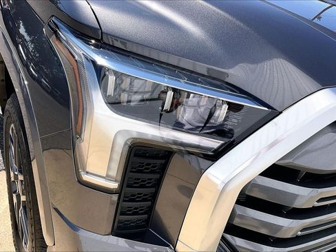 Used 2025 Toyota Tundra Limited AWD/4WD image 33
