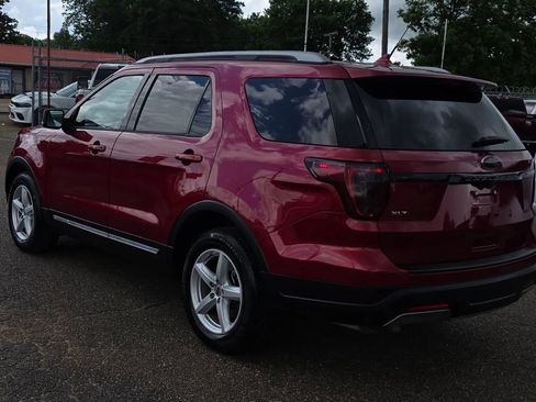 Used 2019 Ford Explorer XLT w/ Equipment Group 202A FWD image 5