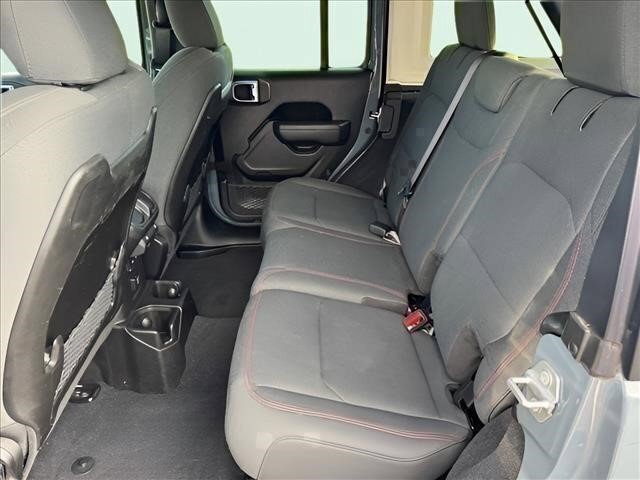 Used 2025 Jeep Wrangler Unlimited Rubicon AWD/4WD image 17
