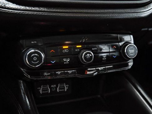 Used 2022 Dodge Durango SXT image 24