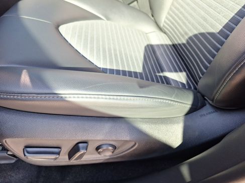 Used 2024 Toyota Highlander LE image 16