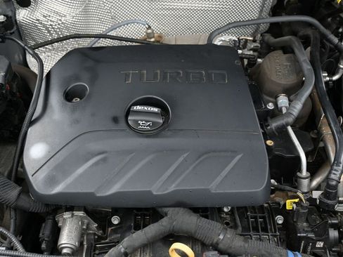 Used 2021 Buick Encore GX Essence w/ Experience Buick Package image 39