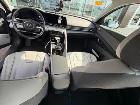 Used 2024 Hyundai Elantra Limited image 9