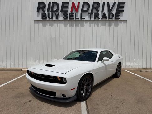 Used 2019 Dodge Challenger R/T RWD image 1