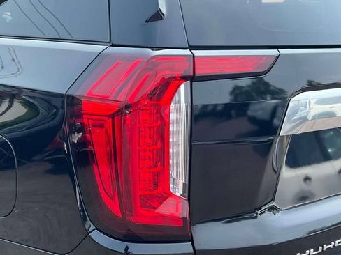 Used 2024 GMC Yukon XL Denali AWD/4WD image 10