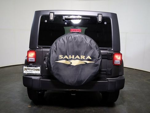 Used 2017 Jeep Wrangler Unlimited Sahara w/ Connectivity Group image 10