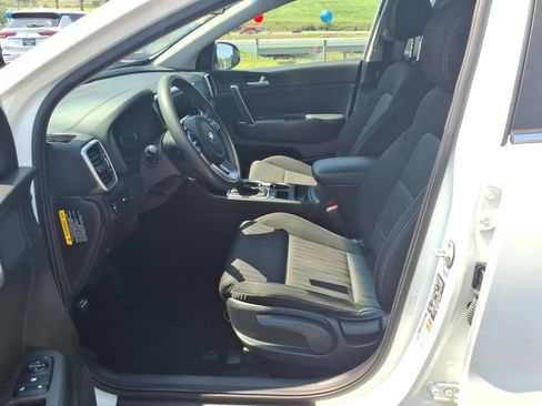 Used 2020 Kia Sportage LX AWD/4WD image 11