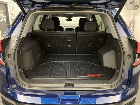 Used 2023 GMC Terrain SLE w/ Driver Convenience Package FWD image 18