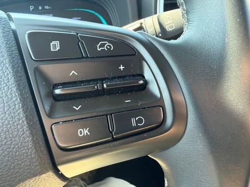 Used 2025 Hyundai Venue SEL FWD image 40