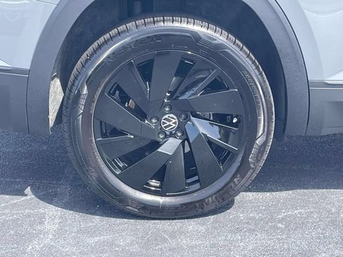 Certified 2026 Volkswagen Atlas SE w/ Panoramic Sunroof Package FWD image 9