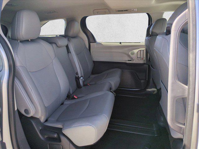 Certified 2023 Toyota Sienna XLE FWD image 19