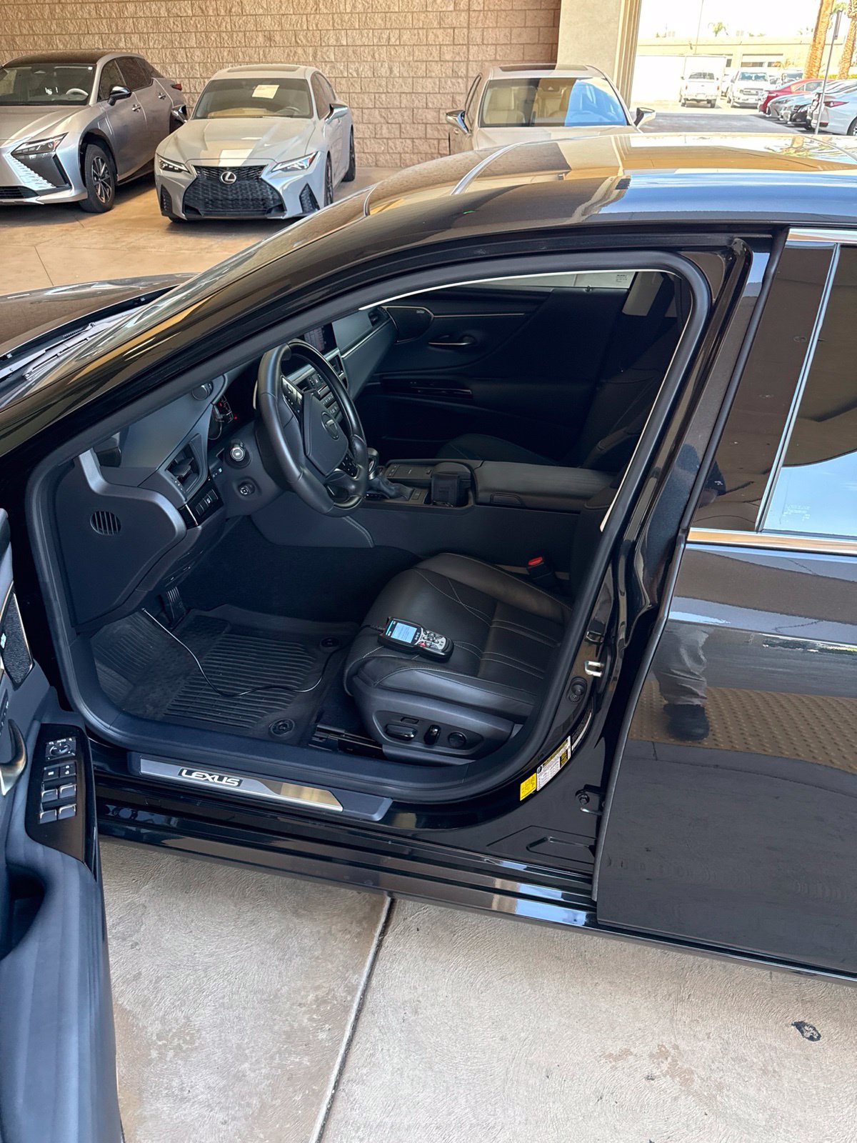 Certified 2022 Lexus ES 350 w/ Accessory Package 2 FWD image 5