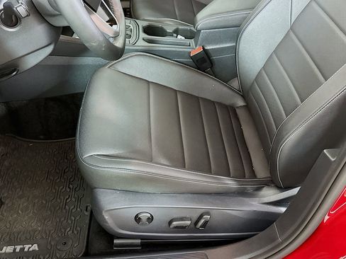 Used 2024 Volkswagen Jetta SE w/ Panoramic Sunroof Package FWD image 9