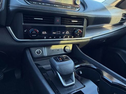 Used 2023 Nissan Rogue SV w/ SV Premium B Package image 11