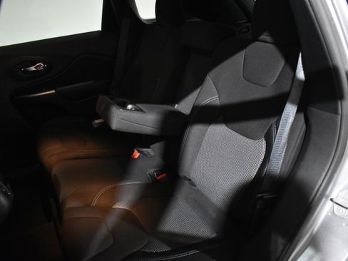 Used 2021 Jeep Cherokee Latitude image 25