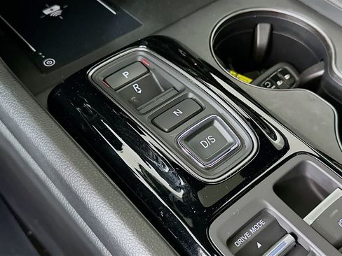 Used 2025 Honda Pilot TrailSport image 19