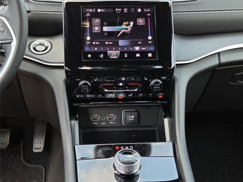 New 2025 Jeep Grand Cherokee Altitude image 42