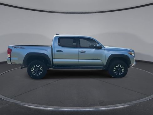 Used 2017 Toyota Tacoma TRD Off-Road w/ Premium & Technology Package RWD image 9
