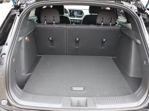 New 2026 Chevrolet Trax RS w/ Sunroof Package FWD image 33
