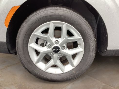 Used 2025 Kia Soul LX w/ LX Technology Package FWD image 29