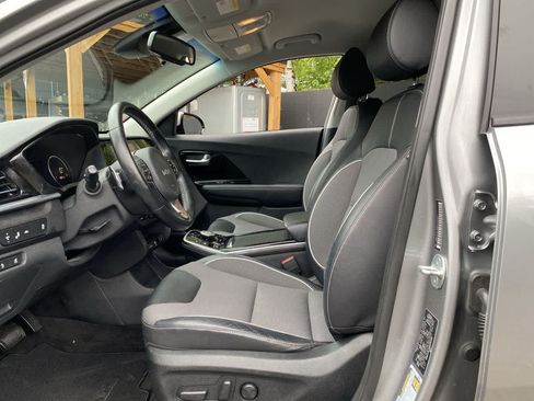Used 2022 Kia Niro EX w/ Cold Weather Package FWD image 15