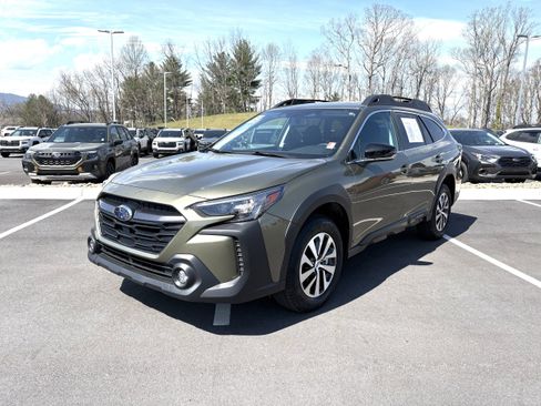 Used 2025 Subaru Outback Premium image 3