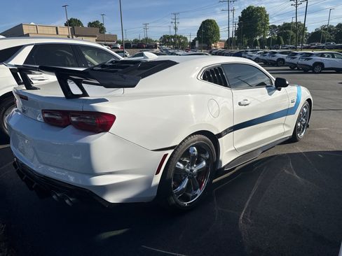 Used 2023 Chevrolet Camaro LT w/ Technology Package image 6