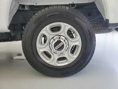 Used 2025 Ford F250 XLT w/ FX4 Off-Road Package AWD/4WD image 10