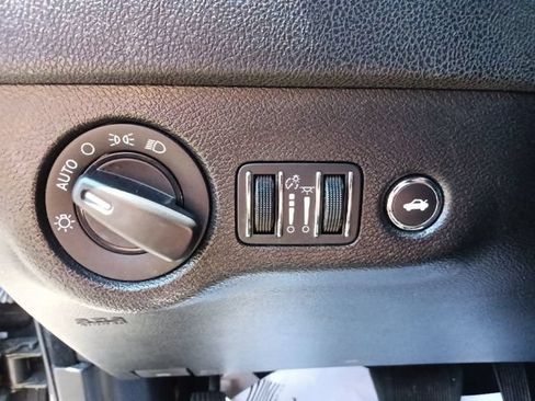 Used 2023 Dodge Charger SXT RWD image 17