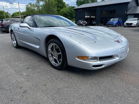Used 1998 Chevrolet Corvette Convertible w/ Performance Handling Pkg RWD image 4