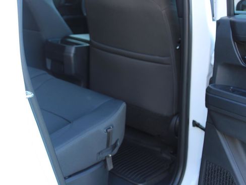 Used 2025 Toyota Tacoma SR5 image 39